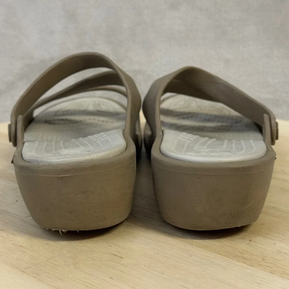 Crocs Patricia Wedge Sandals Womens 7 Khaki Brown Stucco Multi Strap Slides